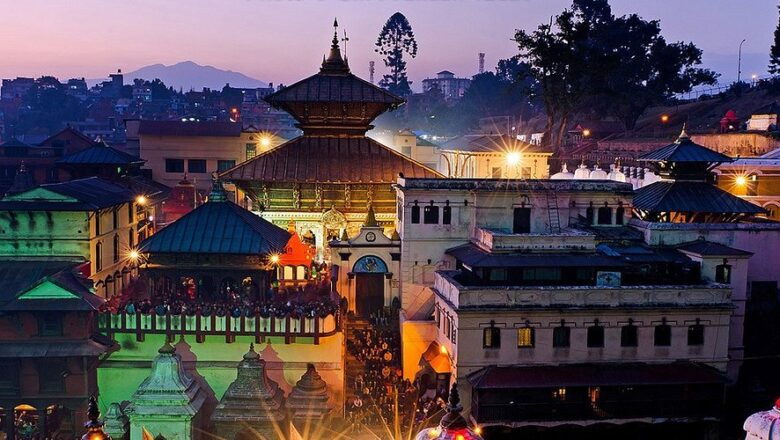 महाशिवरात्रीका दिन बिहान २ बजे पशुपति मन्दिरका ४ वटै ढोका खोलिने